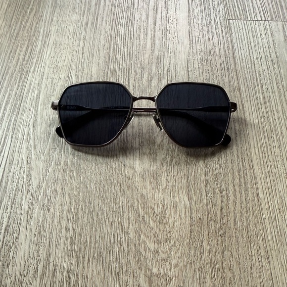 quay australia world tour gray gunmetal & blue geometric square sunglasses NEW